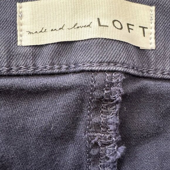 Loft Navy Blue Frayed Hem Lightweight Denim Chino Shorts Size 6 28 - Picture 3 of 5